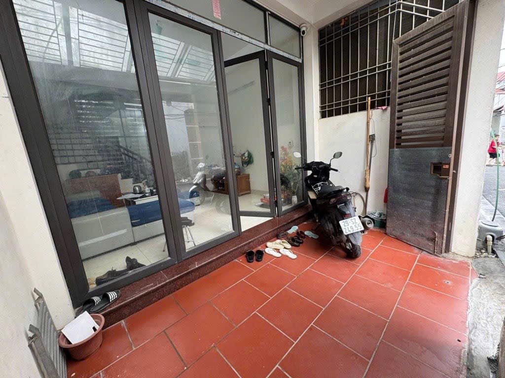 NHÀ ĐẸP VỪA Ở VỪA KINH DOANH – Ô TÔ TRÁNH NHAU Thôn Sáp Mai  xã Thiên Lộc (Võng La cũ) Diện tích: 57m² Mt 4.1m Sẵn nhà 4 tầng kiên cố