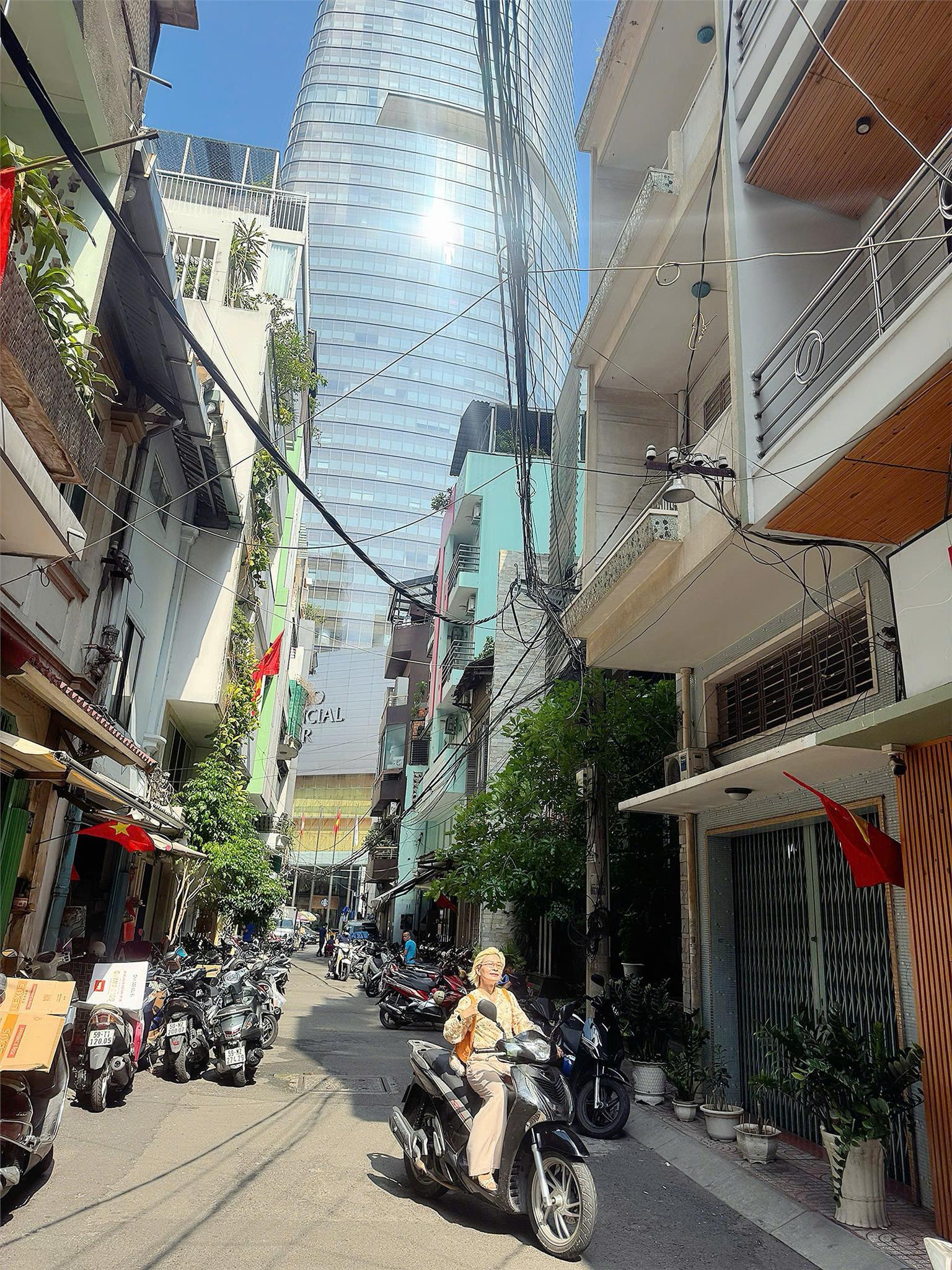 ĐỘC QUYỀN KHÔNG CÓ CĂN THỨ 2 CHÀO BÁN TẠI TÒA NHÀ BITEXCO ĐƯỜNG HÀM NGHỈ & HẢITRIỀU & NGUYỄN HUỆ- XE HƠI ĐẬU NGÀY ĐÊM – GIANG GIANG: 093.86.76.685