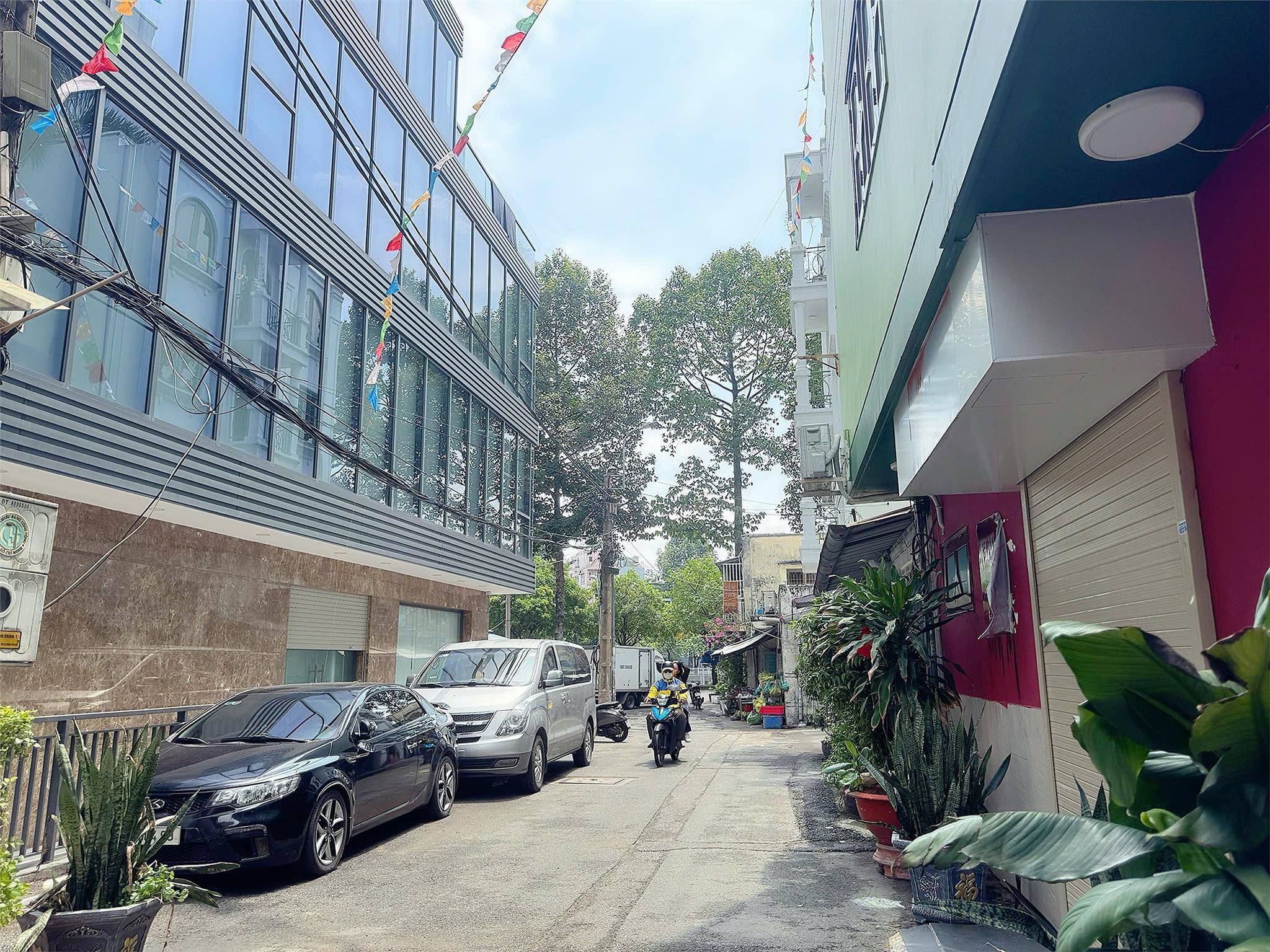 NGANG LỚN 12M * 18M – BÁN NHÀ MẶT TIỀN XE HƠI ĐẬU CỬA ĐƯỜNG NGUYỄN BỈNH KHIÊM, QUẬN 1 – KHÔNG CÓ SẢN PHẨM THỨ 2 SO SÁNH