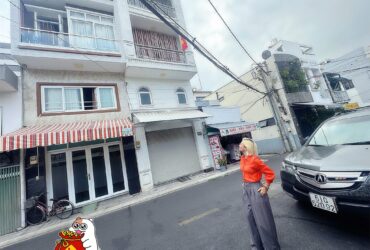 HIẾM BÁN MẶT TIỀN XE HƠI NGỦ TRONG NHÀ ĐƯỜNG BẾN VÂN ĐỒN QUẬN 4 – CHÍNH CHỦ Liên hệ GIANG GIANG: 093.86.76.685