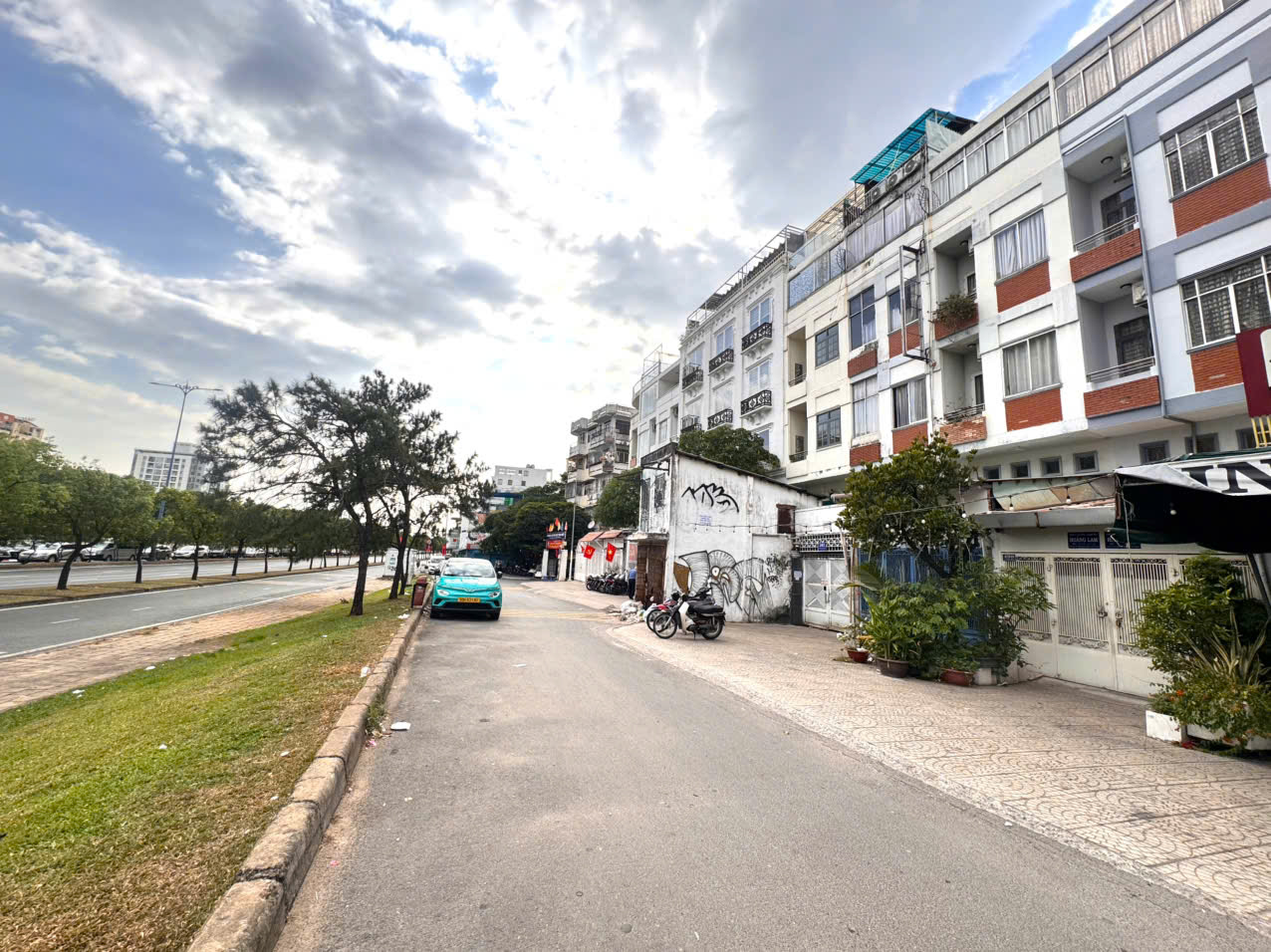 HIẾM – BÁN NHÀ 5 TẦNG MẶT TIỀN Đ.VÕ VĂN KIỆT, P.CẦU ÔNG LÃNH, QUẬN 1 – 4M*16M VUÔNG VỨC – XE HƠI VÔ TƯ ĐẬU NGÀY ĐÊM – 0938676685 GIANG GIANG GẶP CHỦ