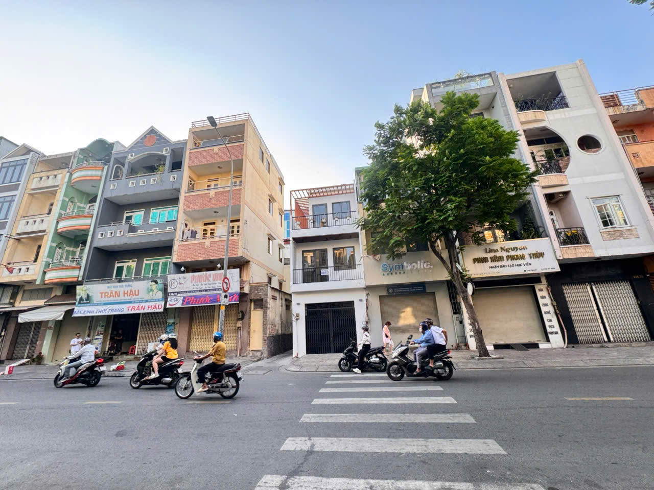 BÁN NHÀ 2 MẶT TIỀN KD Đ.CÁCH MẠNG THÁNG 8 & ĐỖ THỊ LỜI, QUẬN 3 – DT VUÔNG ĐẸP 4M*15M FULL THỔ – CHỈ 17,9T- 0938676685 GIANG GIANG