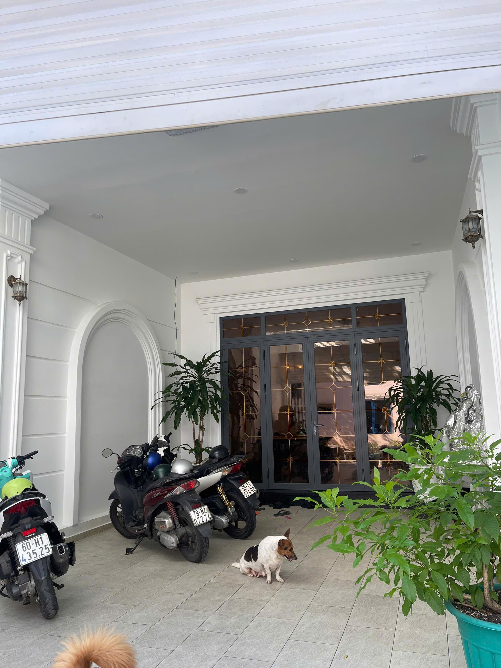 BÁN NHÀ 2 MẶT TIỀN – TRUNG TÂM DĨ AN – DÒNG TIỀN 50–80 TRIỆU/THÁNG