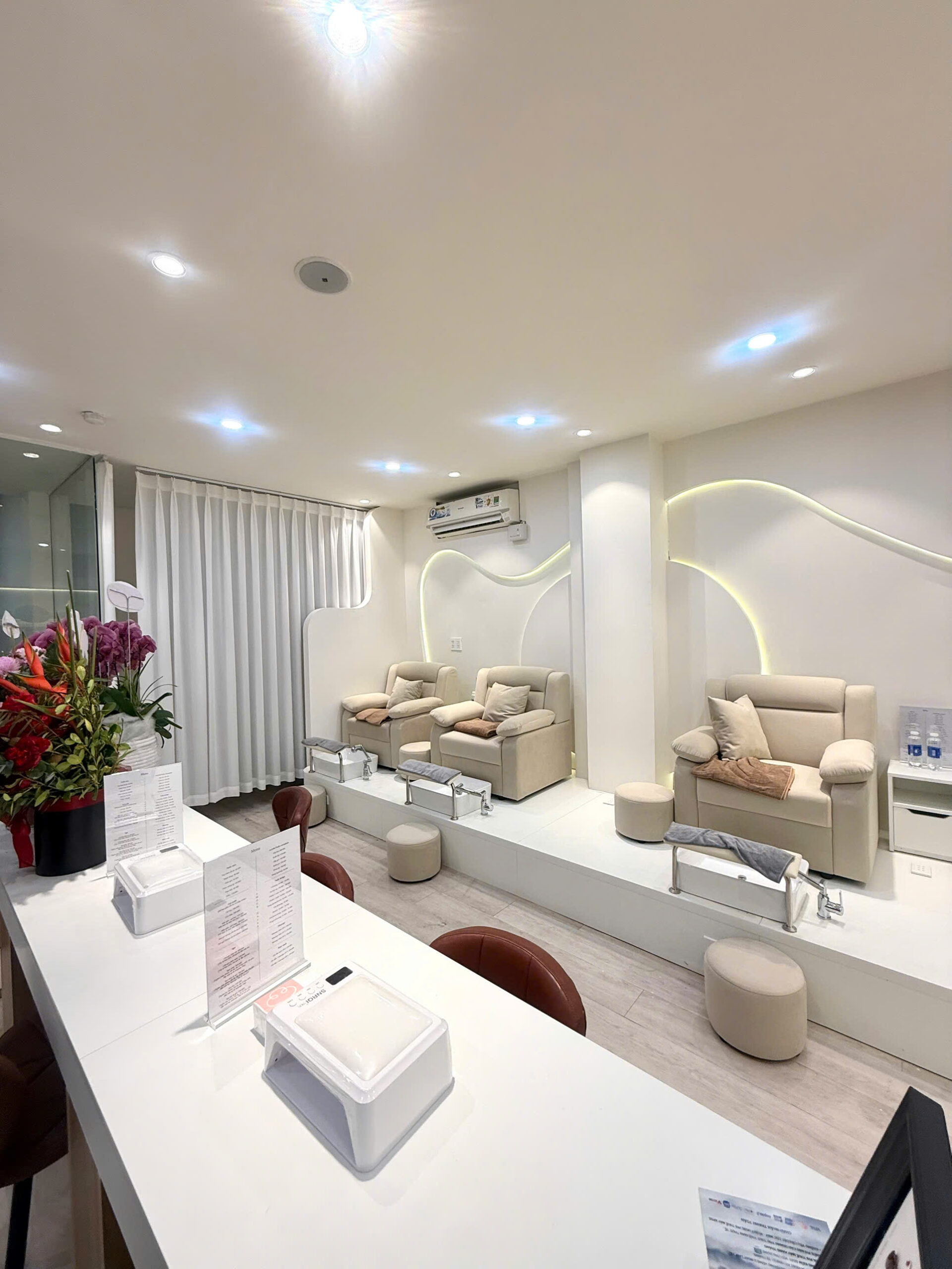 Cho thuê mặt bằng mặt tiền đường Nguyễn Bỉnh Khiêm – góc Lê Duẩn Quận 1.