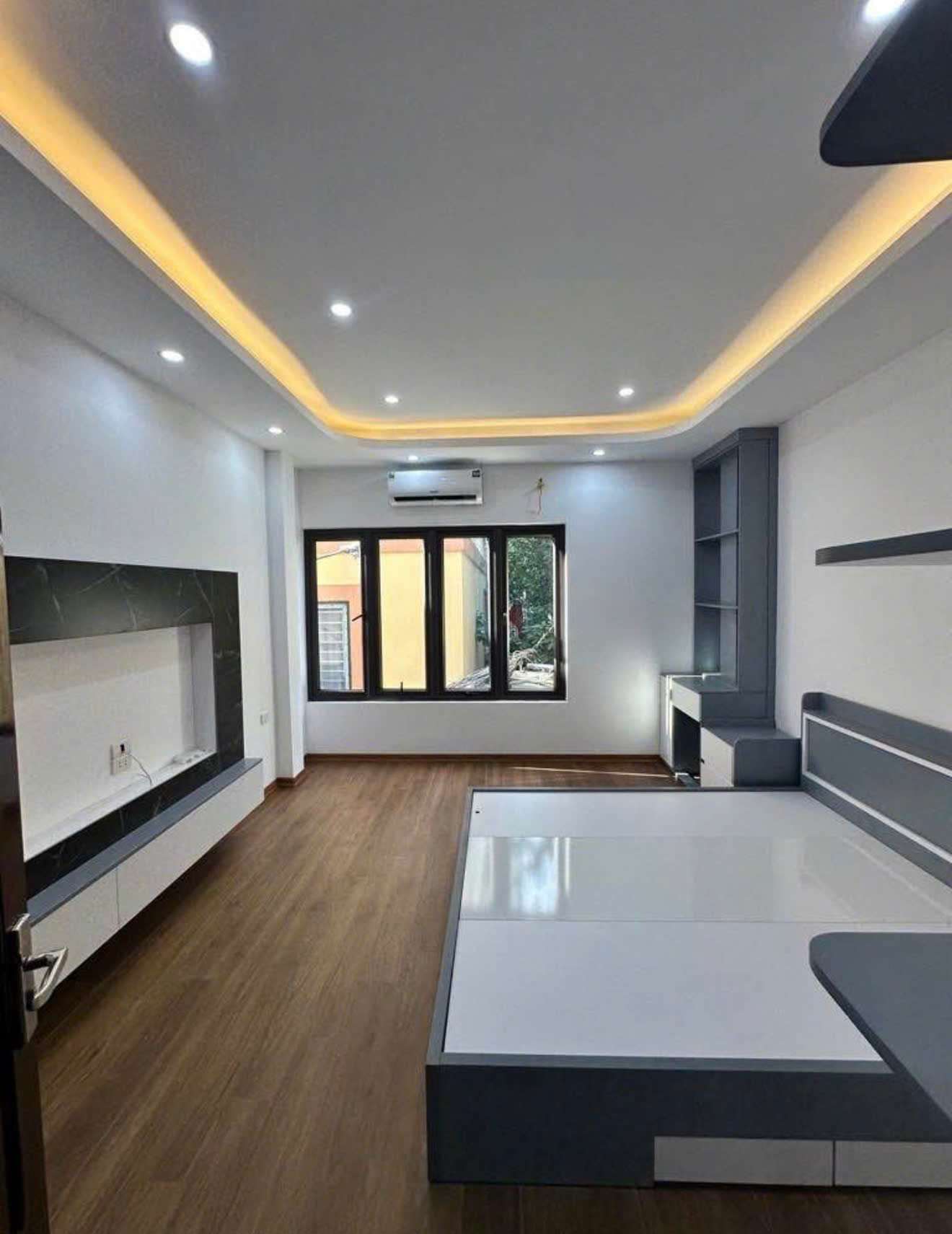 Bán nhà có 102 phố Phan Đình Giót, Nhà Đẹp chỉ việc sách vali vào ở 45m²  Giá 9,1 Tỷ