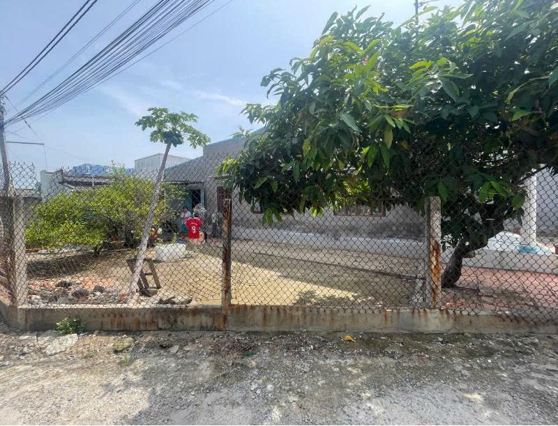 Bán đất tặng nhà, sổ hồng riêng tại đường Trần Quý Cáp, Thị trấn Liên Hương – giá tốt.