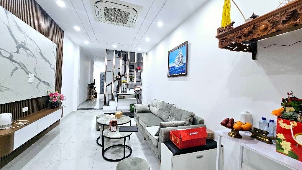 văn cao DT 45m x5 tầng 16,8 tỷ ngõ 3m thông,cách ô tô 30m,gần phố,gần hồ tây