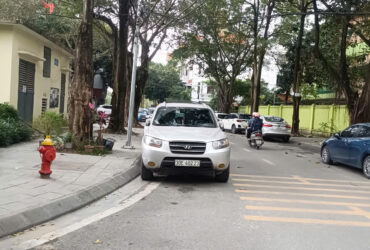 Bán nhà cũ dân xây , 3 tầng kiên cố Long Biên gần cầu Vĩnh Tuy, phố Trạm Long Biên