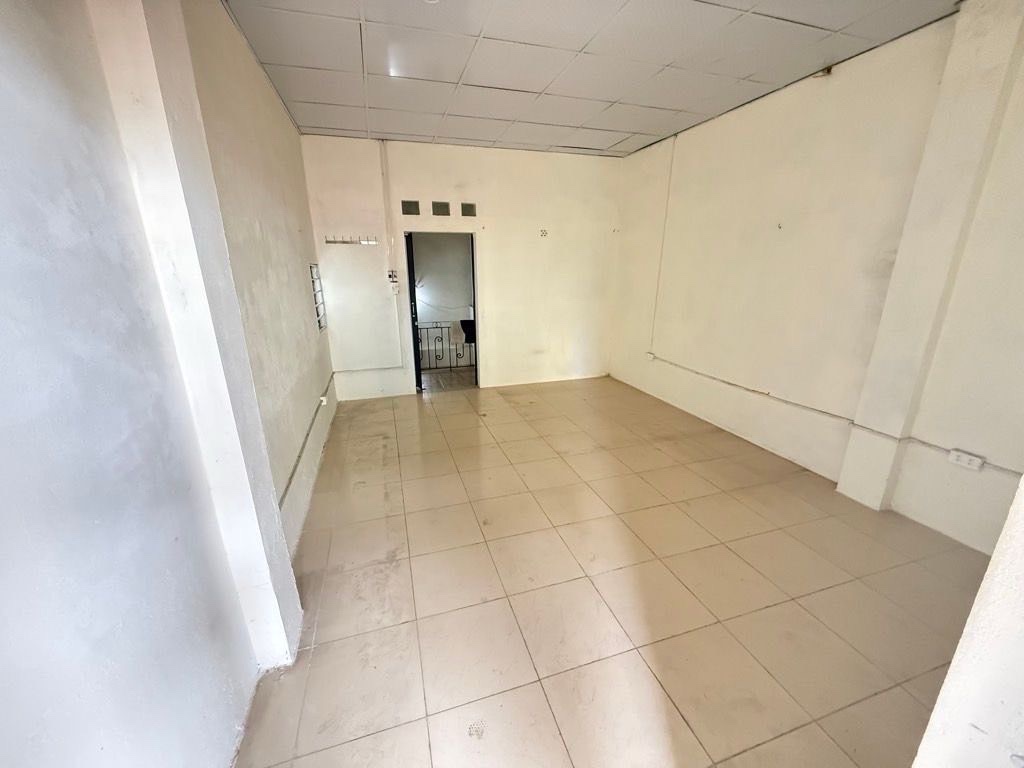 mặt phố hoàng sâm DT 36m x3 tầng nhà cũ giá 21,5 tỷ lô góc,kinh doanh đỉnh