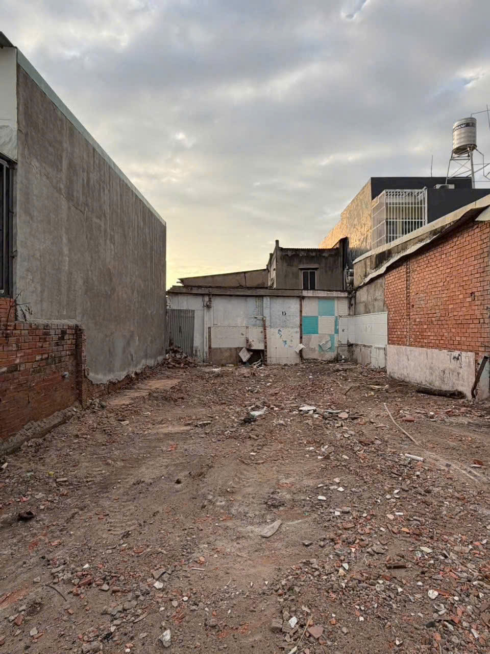 Bán đất P.Biên Hòa, 123m2,SHR thổ cư,đường ô tô,gần Trường THPT Chu Văn An