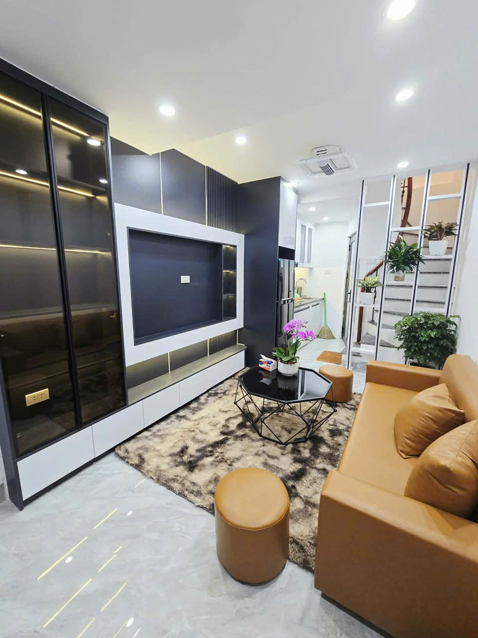 🔥 TRƯỜNG CHINH – 62M² – 6 TẦNG – MT 8.6M – 21.5 TỶ
MẶT NGÕ TO NHƯ PHỐ – Ô TÔ TRÁNH – KINH DOANH SẦM UẤT