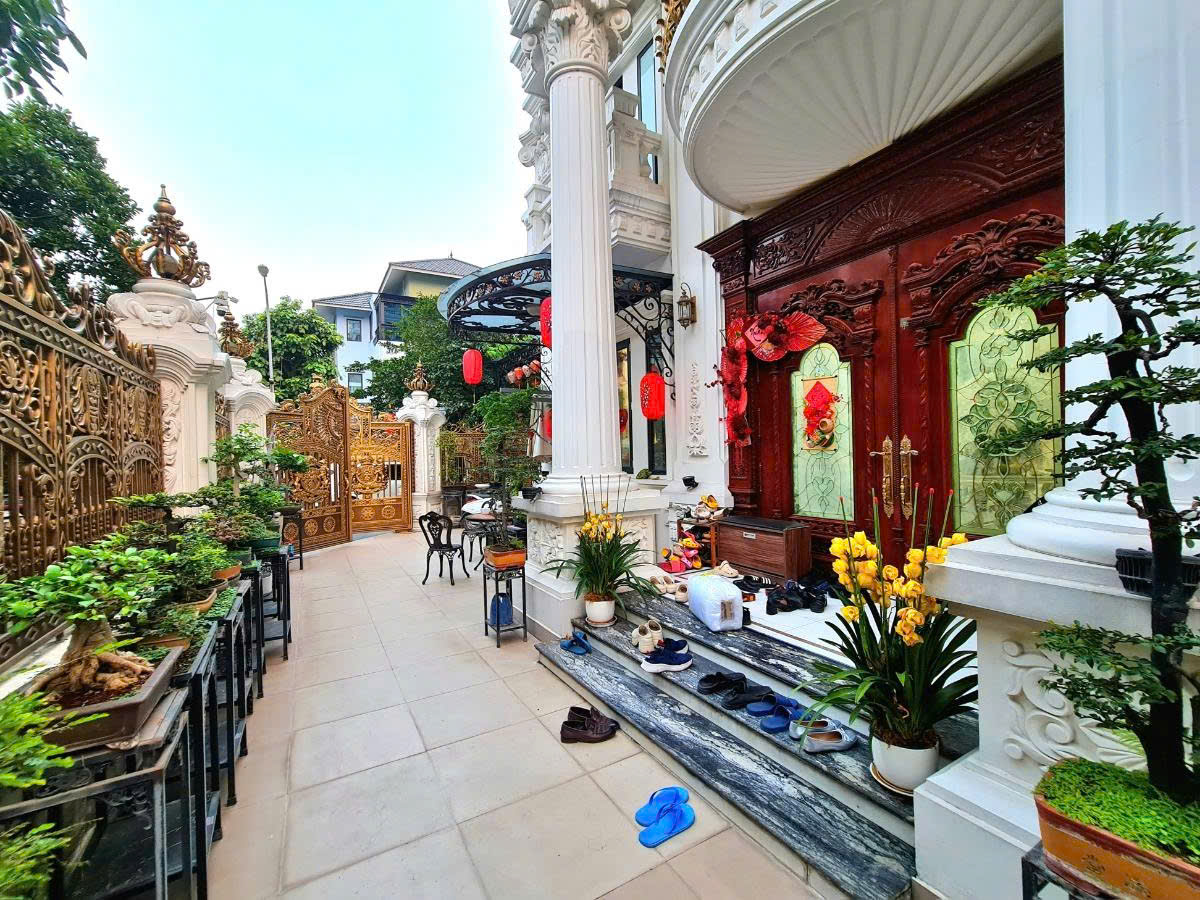 SIÊU BIỆT THỰ VIỆT HƯNG – LONG BIÊN, THANG MÁY, NỘI THẤT CAO CẤP NHÀ 4 MẶT TIỀN