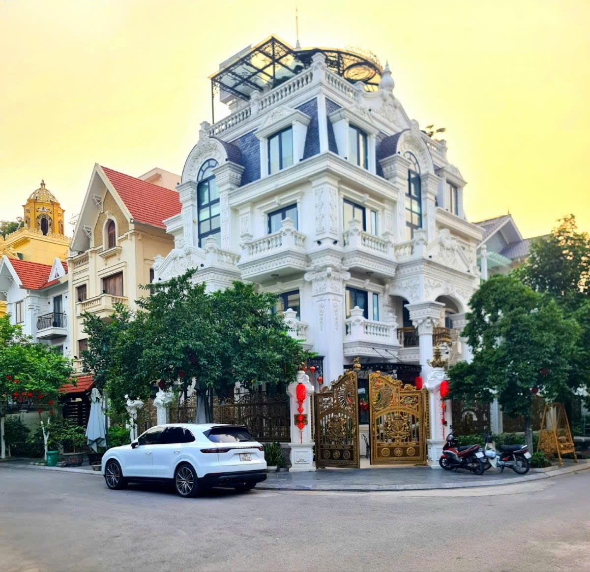 SIÊU BIỆT THỰ VIỆT HƯNG – LONG BIÊN, THANG MÁY, NỘI THẤT CAO CẤP NHÀ 4 MẶT TIỀN