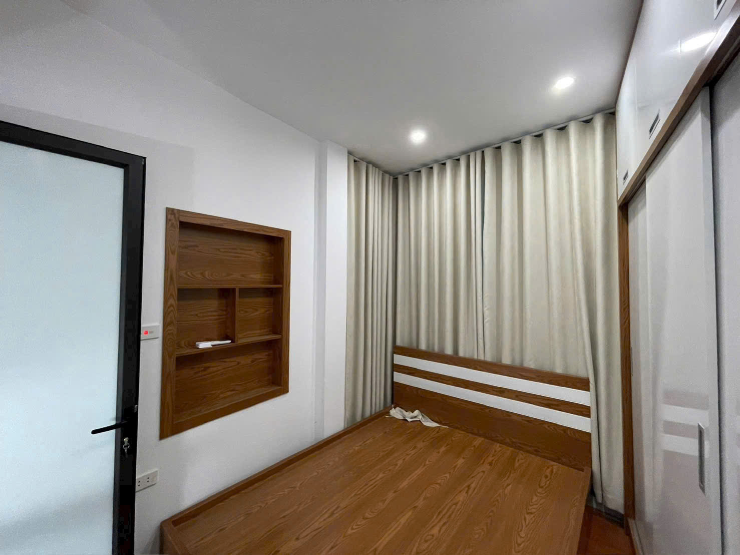 Bán nhà mặt ngõ Thịnh Quang 32/50m2 hơn 6 tỷ oto ngõ thông kinh doanh ở sướng sau quy hoạch ra mặt phố