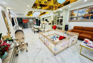 HOA HẬU PHỐ TRẠM – MỚI KÍNH KOONG – 8 TẦNG – THANG MÁY – GARA 2 Ô TÔ , NỘI THẤT CAO CẤP