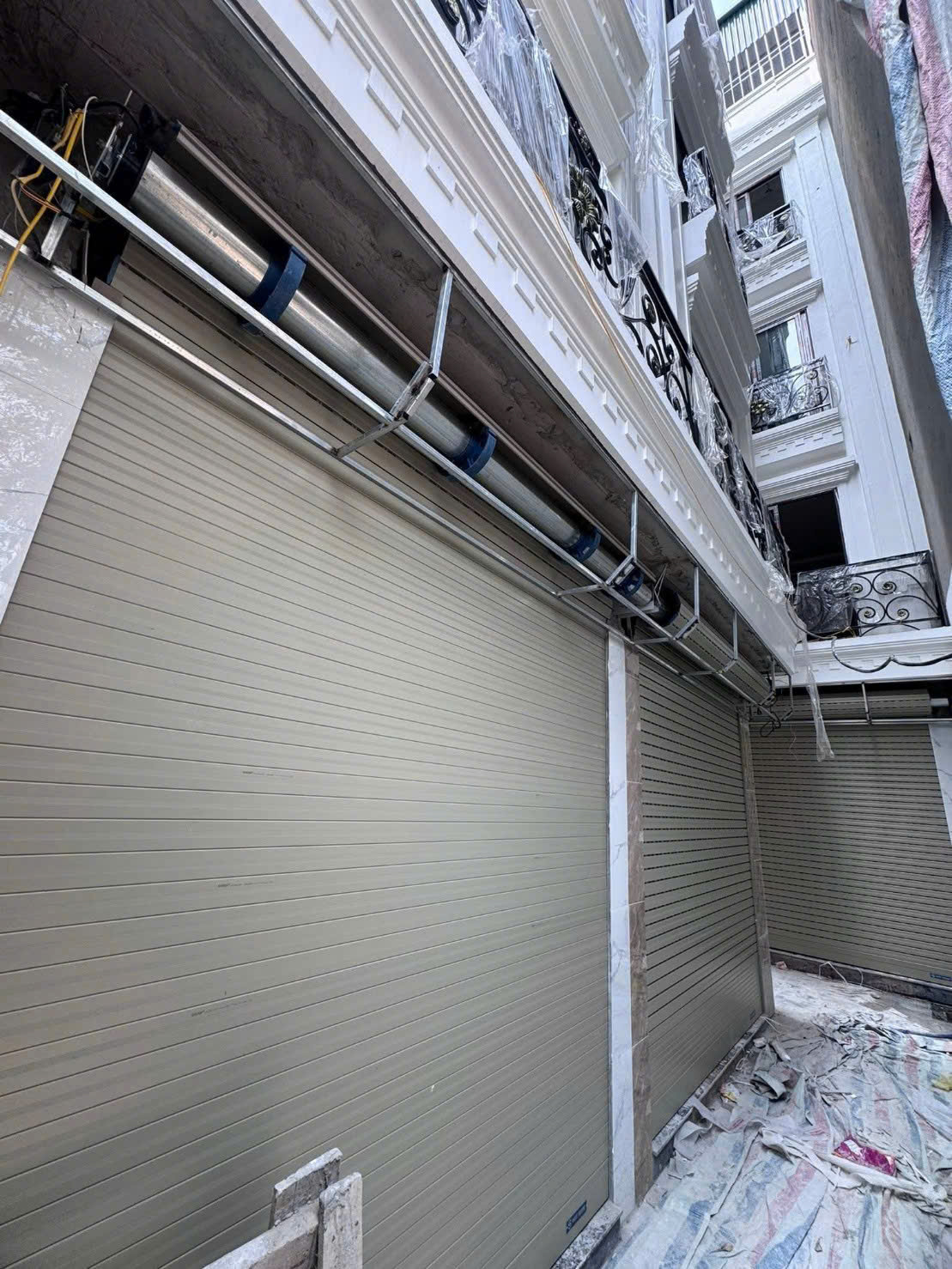 Cực hiếm : Mở Bán liền lô 4 căn – nhà 5 tầng đang hoàn thiện, tại Cự Khối, Long Biên chỉ 3,9 tỷ