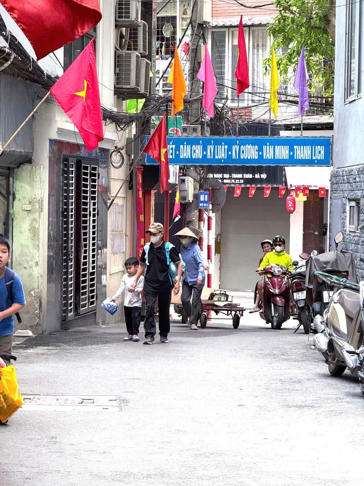 BÁN NHÀ HÀNG SIÊU ĐẸP 10M RA MẶT PHỐ – OTO ĐỖ CỬA – NHÀ DÂN XÂY KIÊN CỐ – NGÕ THÔNG TỨ TUNG – SỔ VUÔNG NỞ HẬU