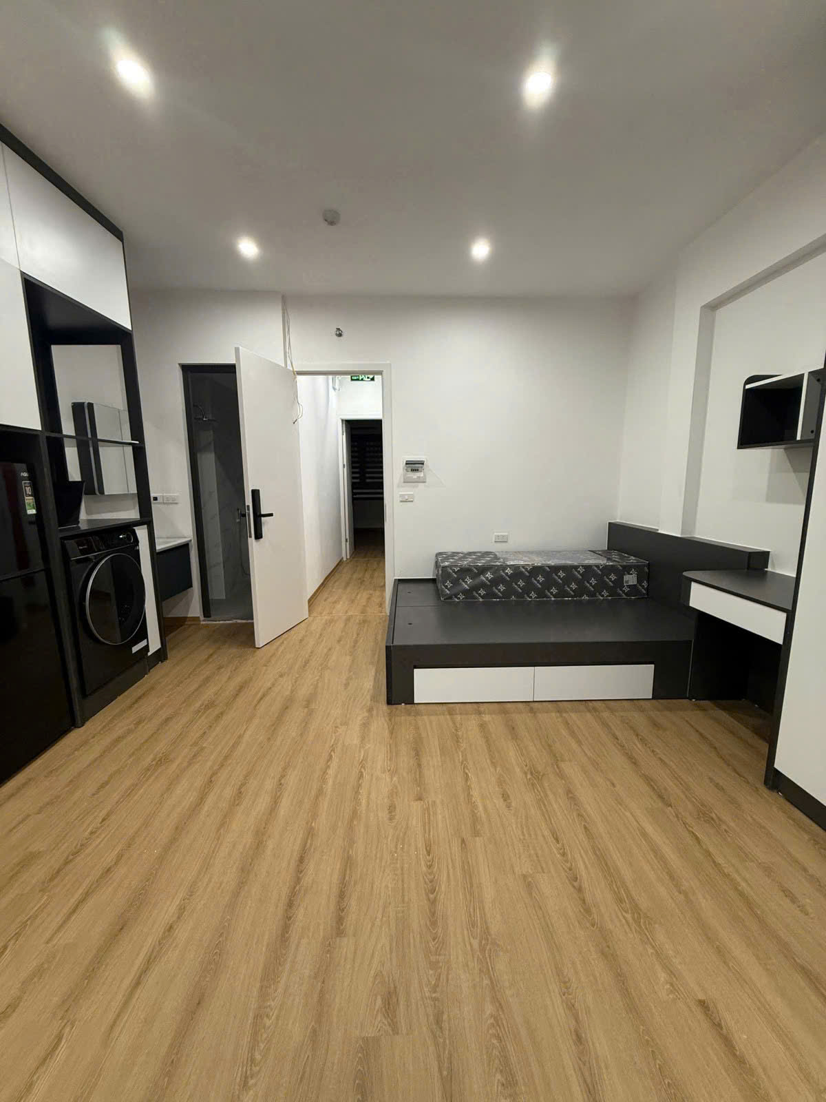 BÁN TOÀ CĂN HỘ DỊCH VỤ ĐÊ LA THÀNH 58m2 MẶT TIỀN 4,6m 6 TẦNG HƠN 12 TỶ THANG MÁY MỚI KÍNH KOONG – SẴN DÒNG TIỀN