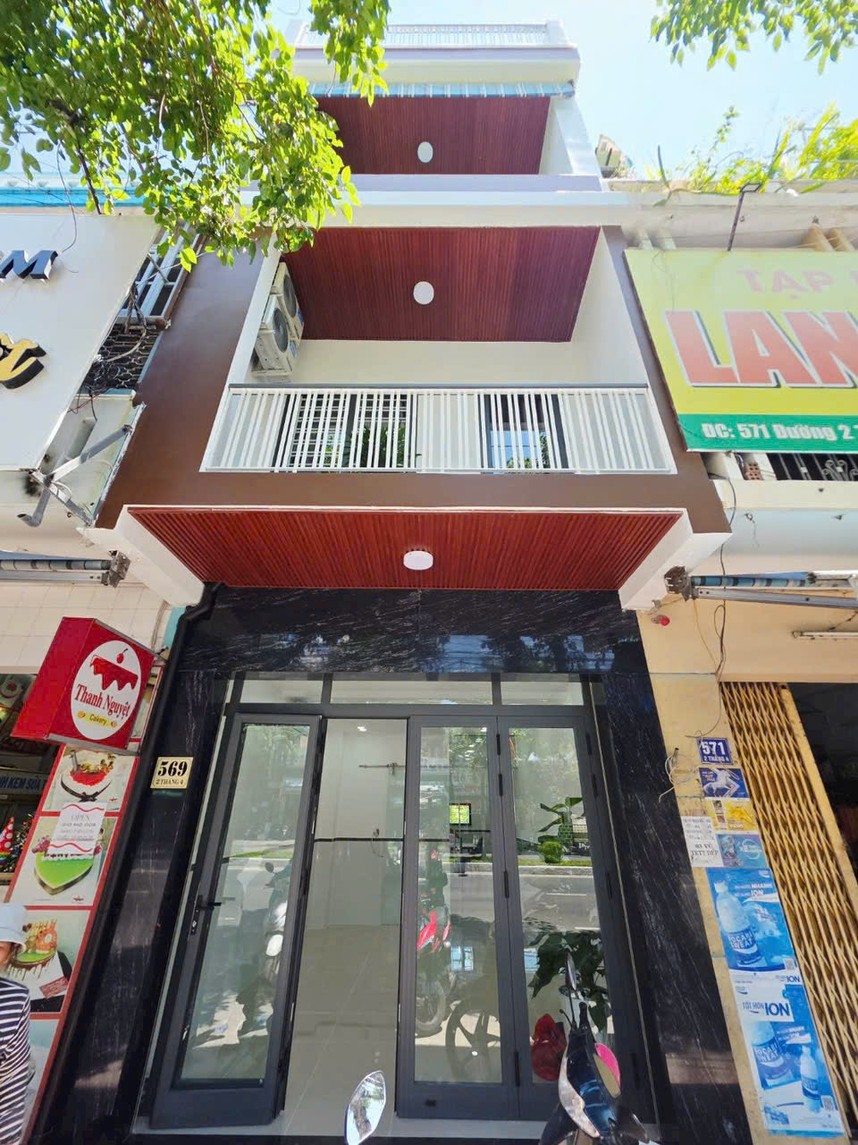 BÁN NHÀ MỚI ĐẸP 3 TẦNG MẶT TIỀN KINH DOANH ĐƯỜNG 2/4, VĨNH PHƯỚC, NHA TRANG. ZÁ 9TỶ790.