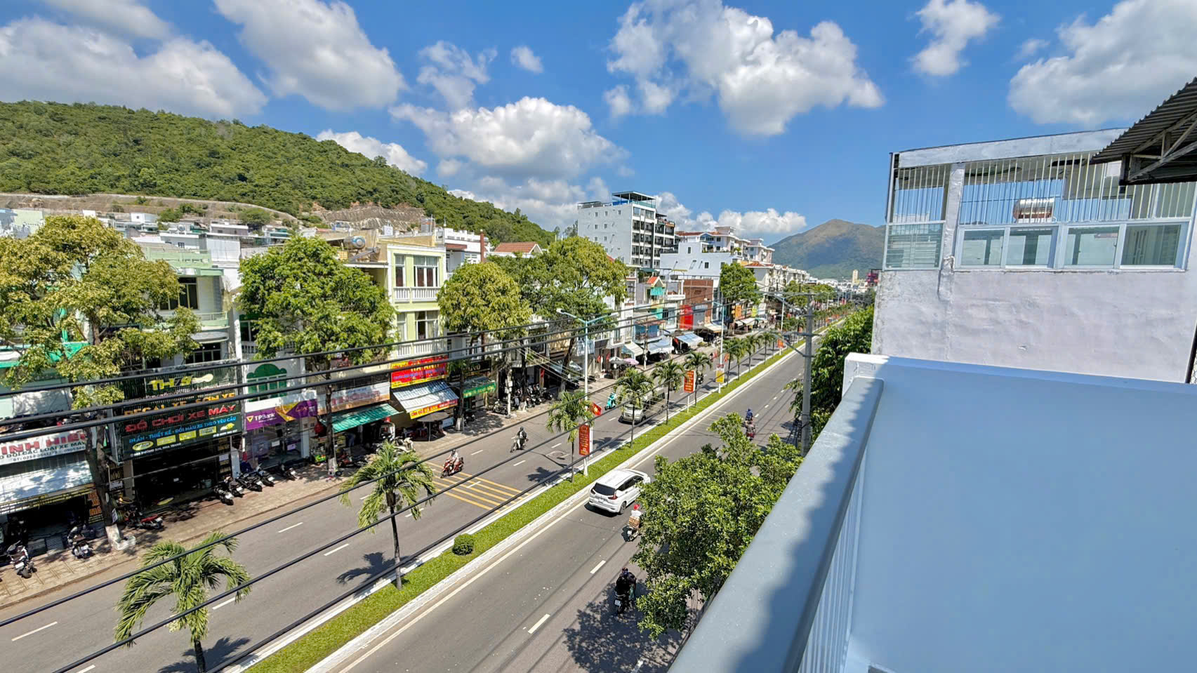 BÁN NHÀ MỚI ĐẸP 3 TẦNG MẶT TIỀN KINH DOANH ĐƯỜNG 2/4, VĨNH PHƯỚC, NHA TRANG. ZÁ 9TỶ790.