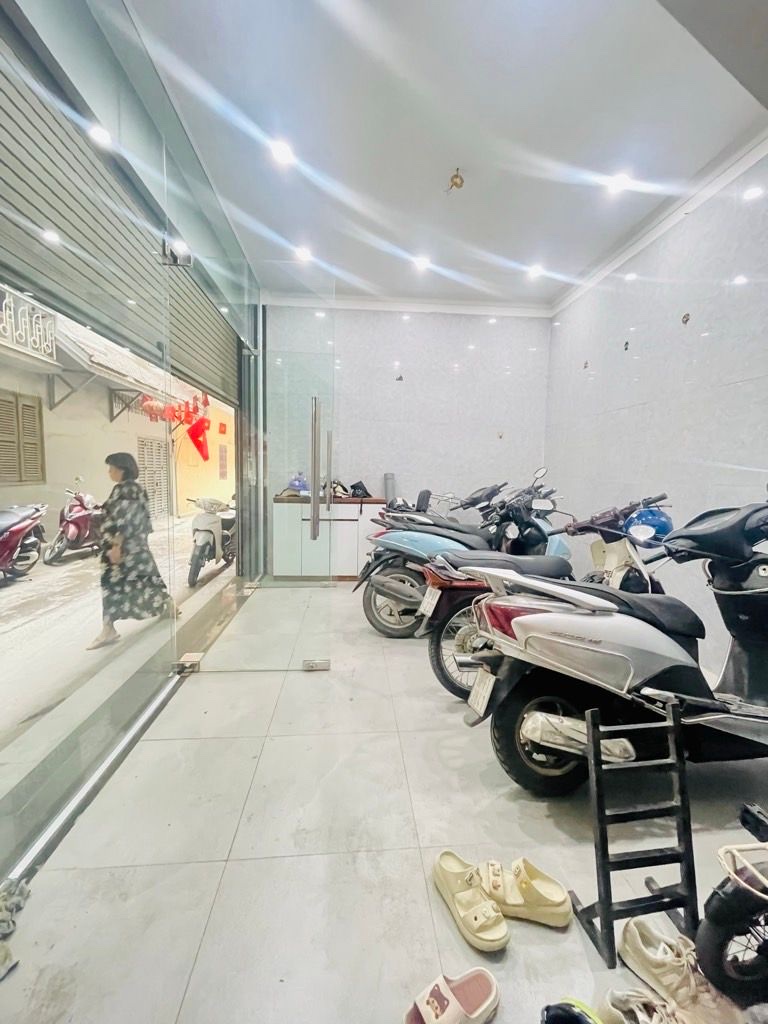 đội cấn 60m x5 tầng 16,5 tỷ ô tô qua nhà,kinh doanh,5p ra hồ tây