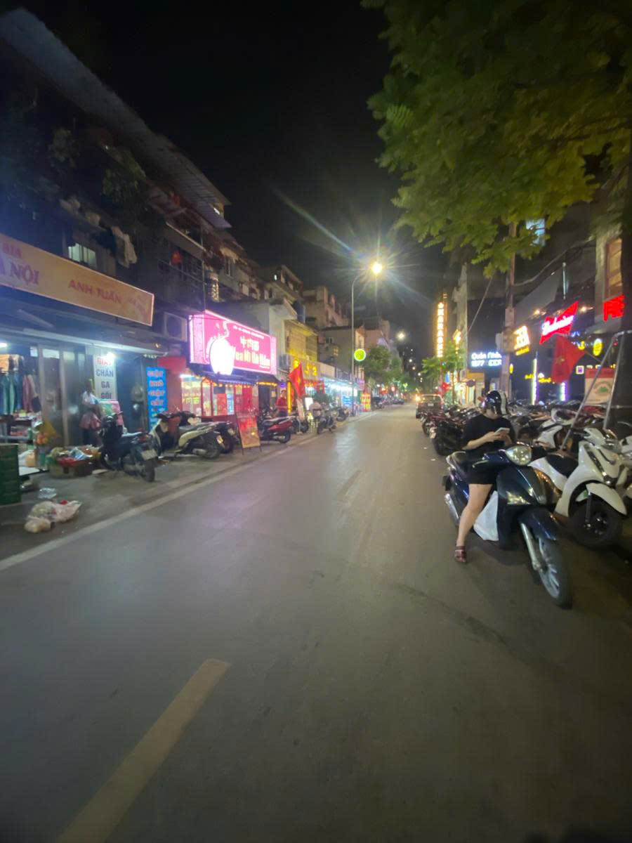 Hiếm, mặt phố Nguyễn Văn Tuyết, 125m2 mặt tiền khủng 10m, sđcc, giá chào 40 tỷ có thương lượng