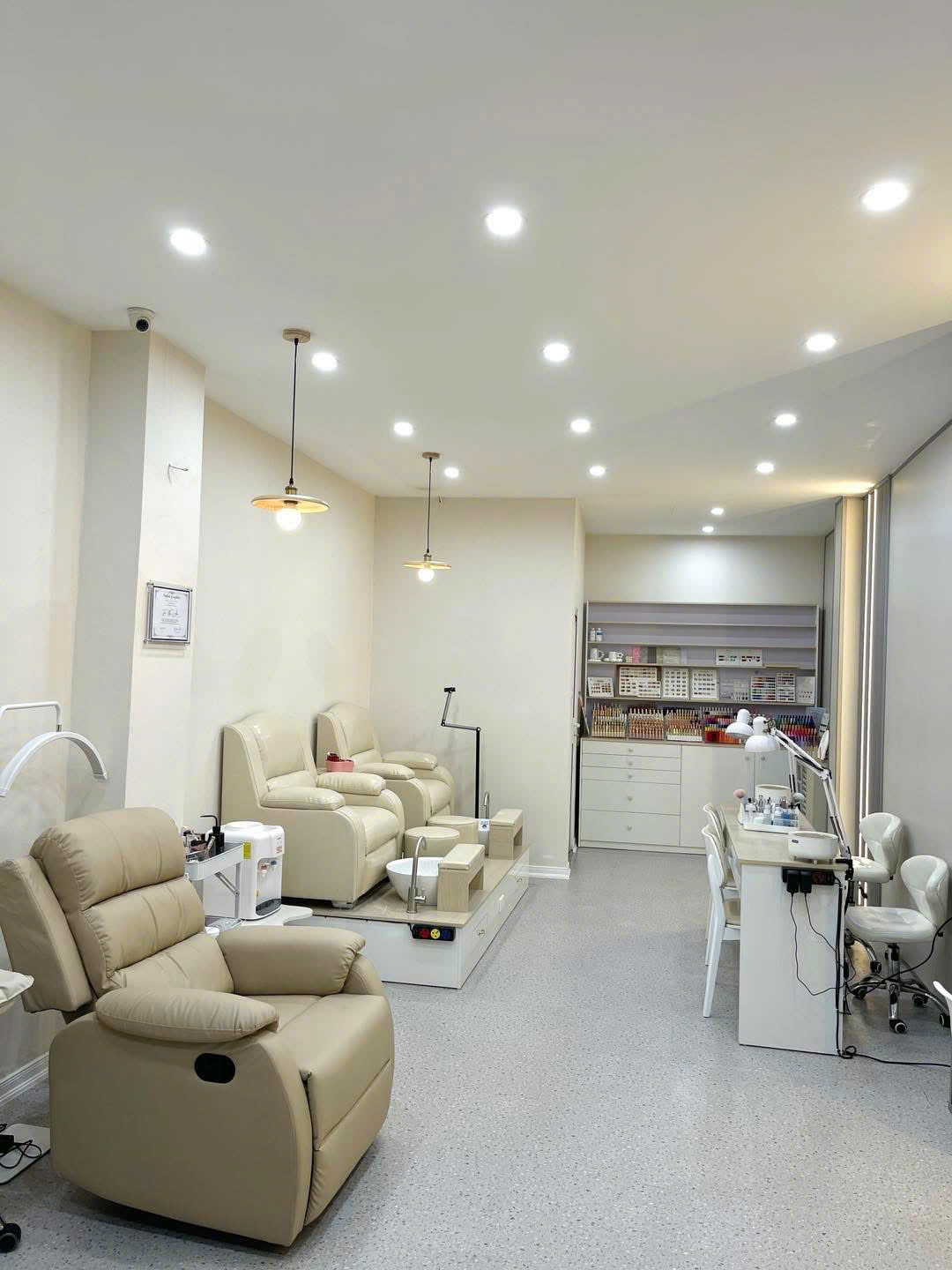 Sang nhượng tiệm nail, mi mặt phố Hàng Chuối, P. Phạm Đình Hổ, Q.Hai Bà Trưng, Hà Nội