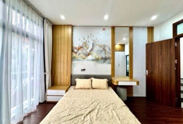 võ chí công DT 25m giá 7,9 tỷ nhà mới full nội thất,ngõ thông,30m ra phố