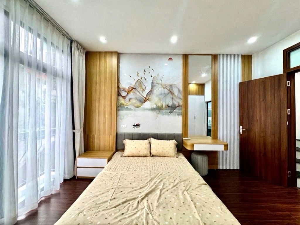 võ chí công DT 25m giá 7,9 tỷ nhà mới full nội thất,ngõ thông,30m ra phố