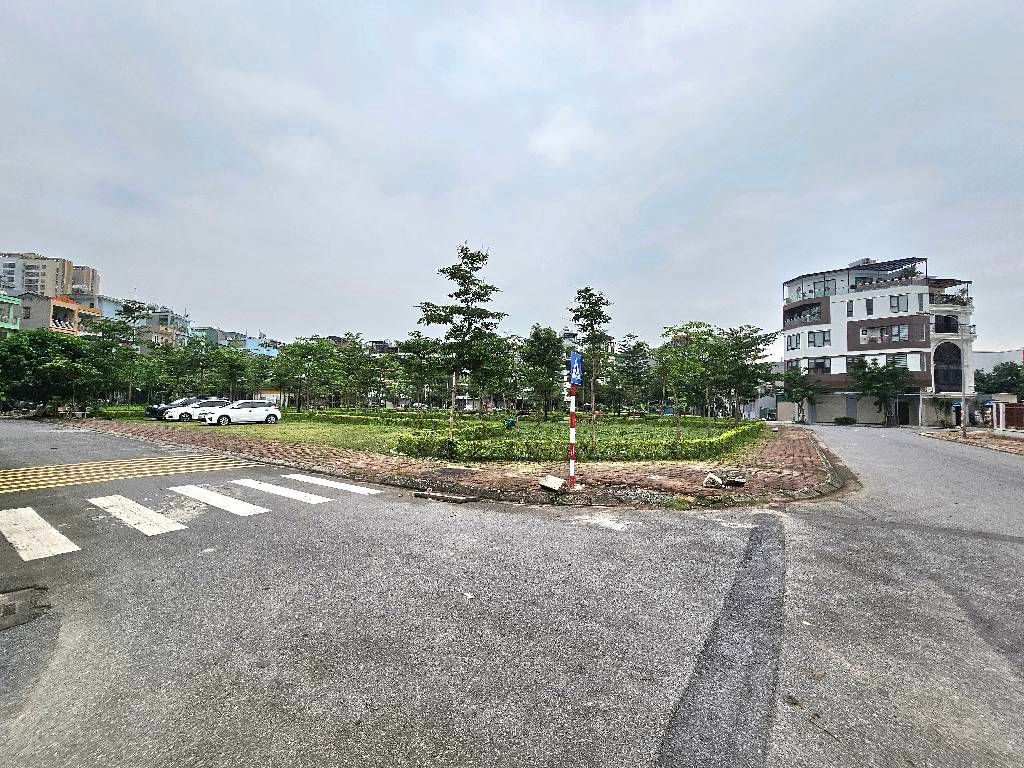 BÁN ĐẤT TĐC VIỆT HƯNG 40M2- MẶT CÔNG VIÊN – HƠN 10 TỶ