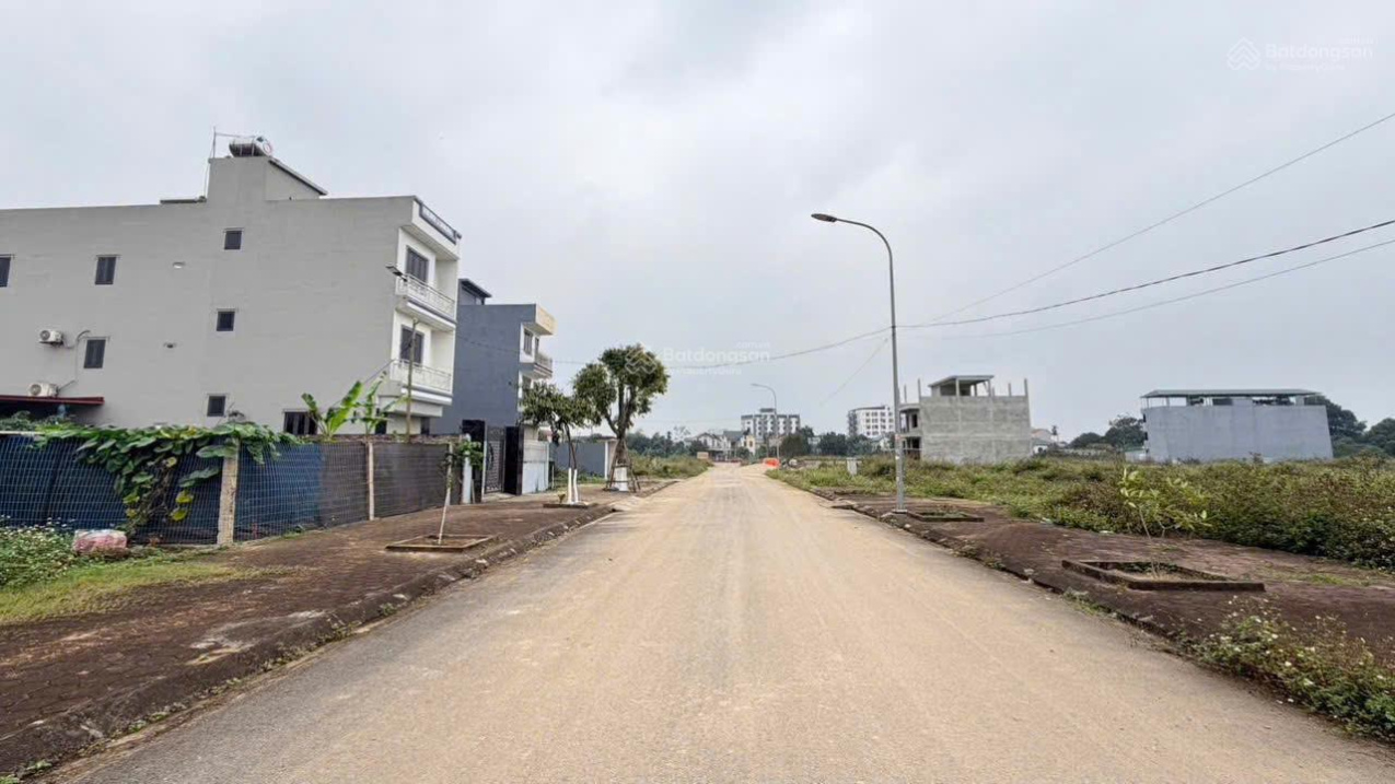 Đi bộ ra ga metro, chị gái giảm 300tr lô đất 100m, mặt tiền 8m đường oto tránh,vị trí kinh doanh