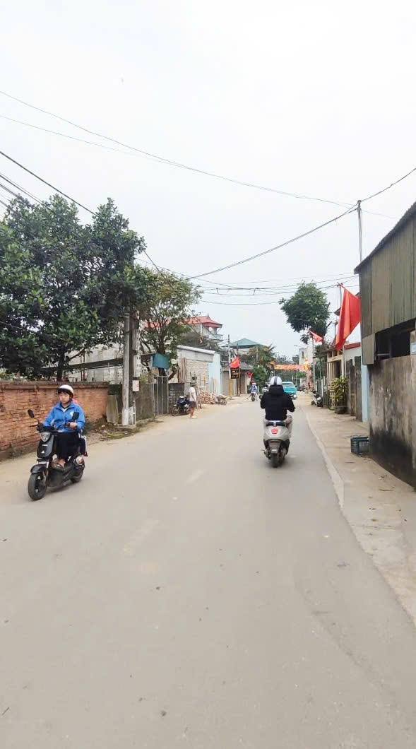 Bán rẻ mảnh đất vị trí vàng đường 10m, sẵn sổ đỏ tại khu vực Quốc lộ 21