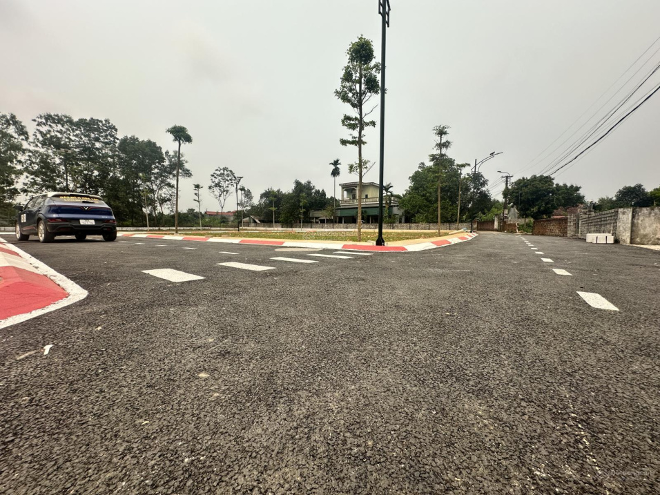 Bán gấp 110m2 full thổ cư có 2 mặt tiền gần sát các trường đại học tại Hoà Lạc