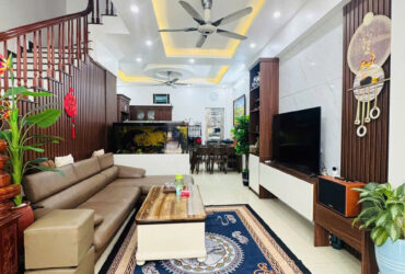 Bán nhà 3 tầng dân xây trong khu đô thị 379, nhà rộng 65m2, mặt tiền 5m