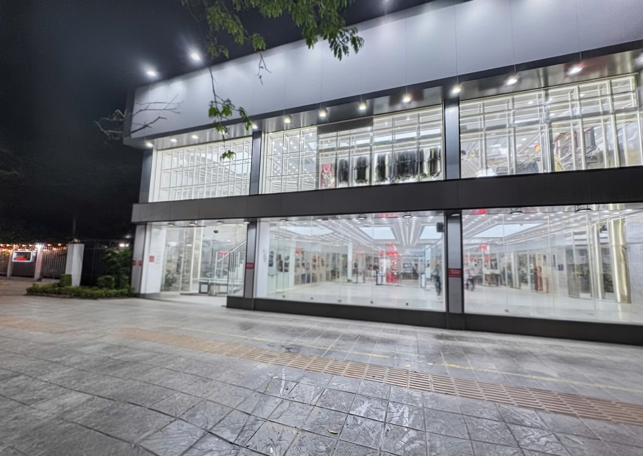 Cho thuê nhà, Lê Trọng Tấn, Hoàng Văn Thái, Nguyễn Ngọc Nại, 355m2x 2T