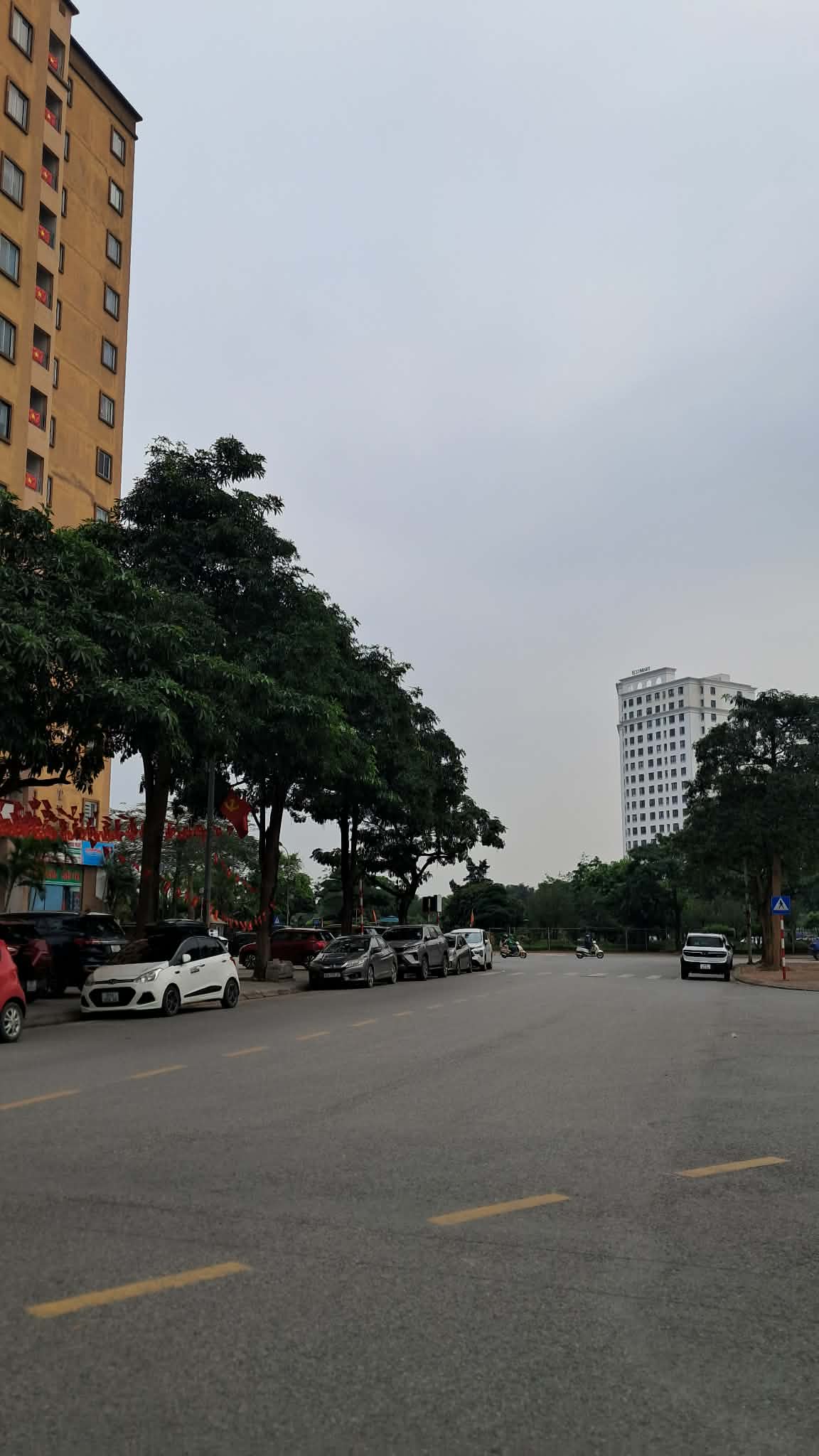 BÁN ĐẤT VIỆT HƯNG 250M2- MT 10M- NGÕ THÔNG- Ô TÔ TRÁNH- HƠN 40 TỶ