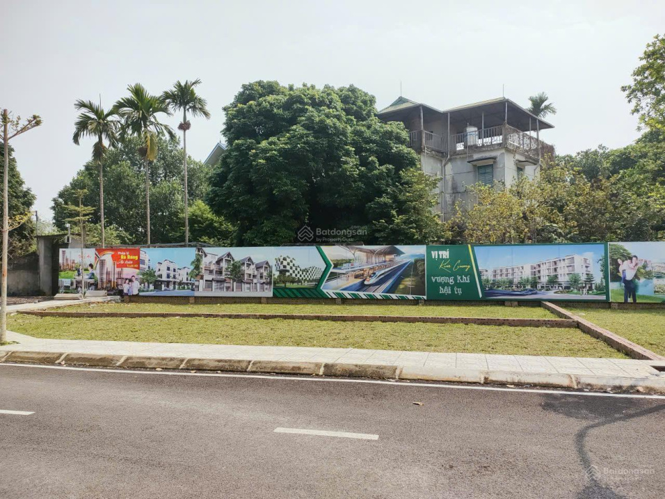 Duy nhất lô góc 100m2 sát Quốc lộ 21 chỉ 300m, gần hoa thị Hòa Lạc chỉ 5p đi xe sẵn sổ công chứng