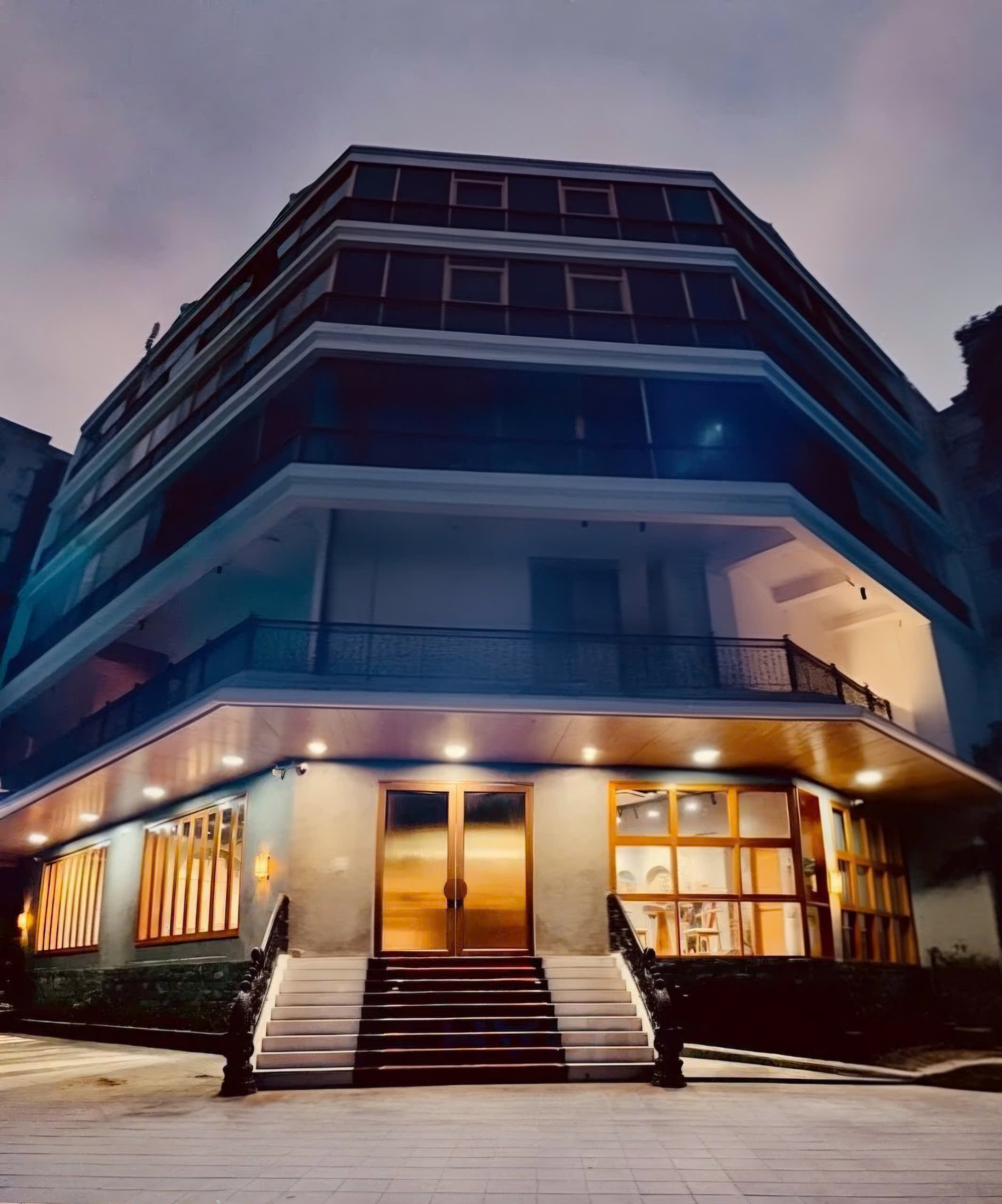 Cho thuê nhà, 148m2_ 5T; Nguyễn Thị Định, Hoàng Ngân, Nguyễn Thị Thập