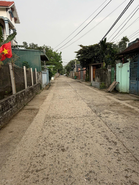 1 lô duy nhất nhà dân mặt đại lộ Thăng Long, gần nhà máy in tiền & bệnh viện Nhi Trung ương.