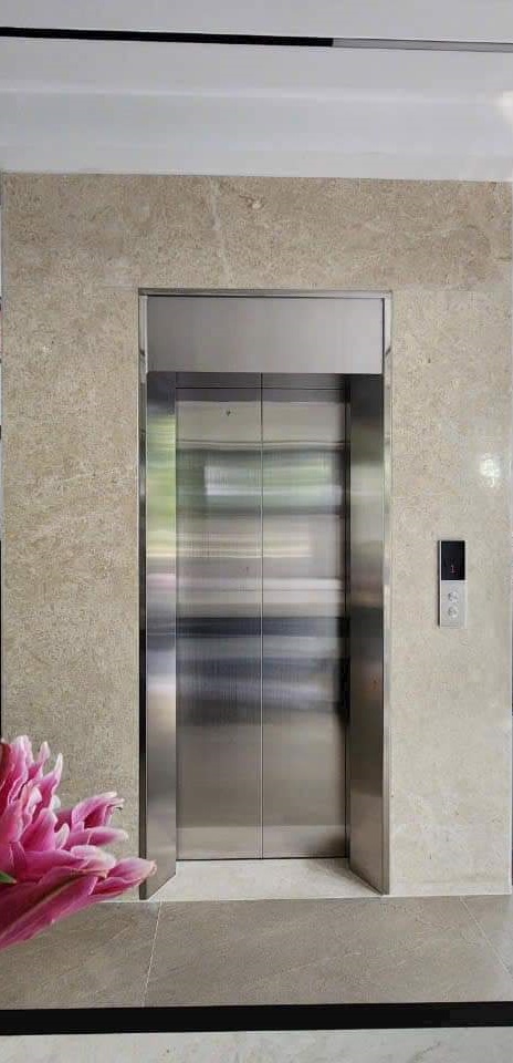 Cho thuê nhà, THANG MÁY, 394m2_ 7T; Linh Lang, Đào Tấn, Phan Kế Bính