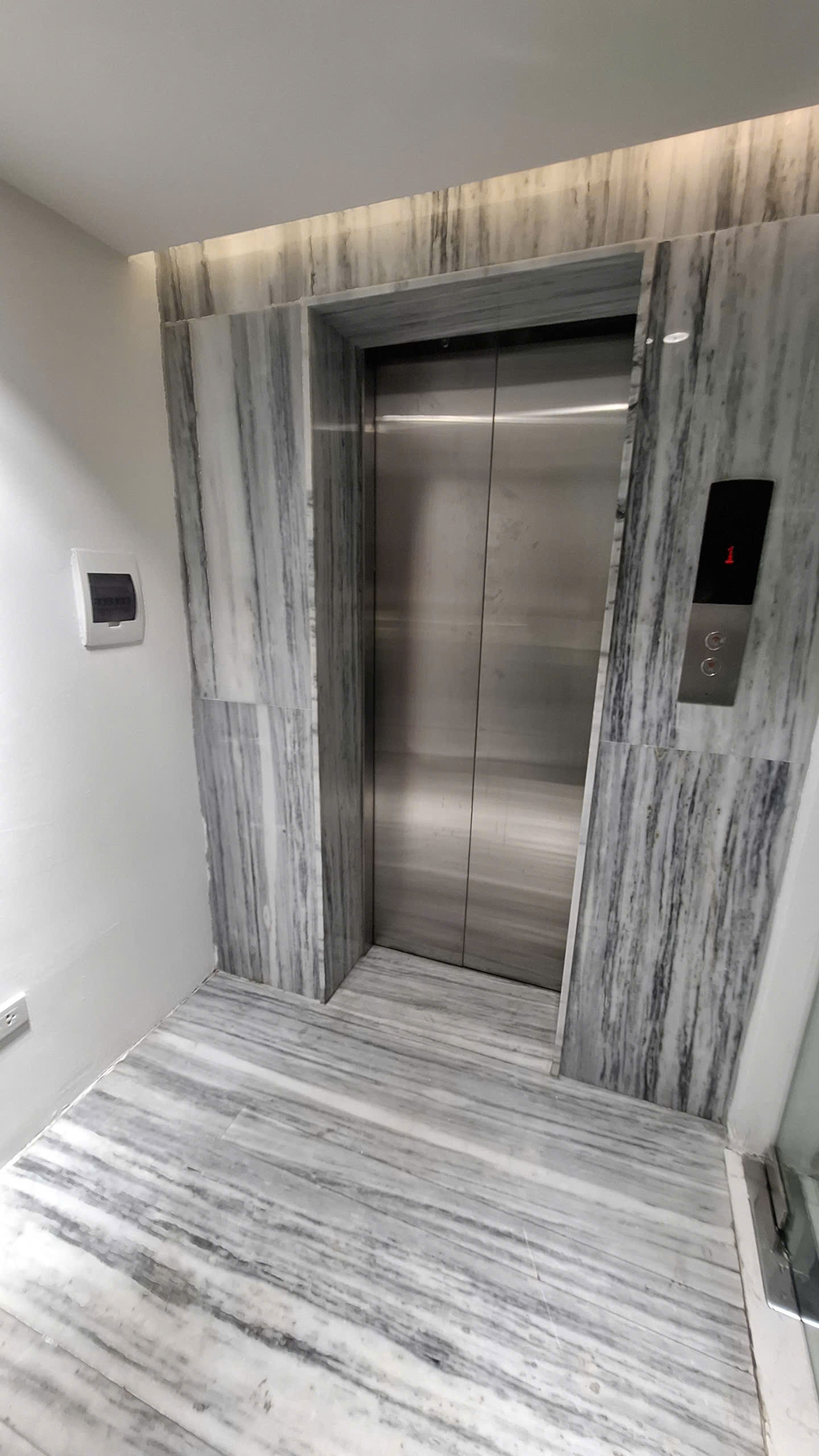 Cho thuê nhà, 148m2_ 5T; Nguyễn Thị Định, Hoàng Ngân, Nguyễn Thị Thập