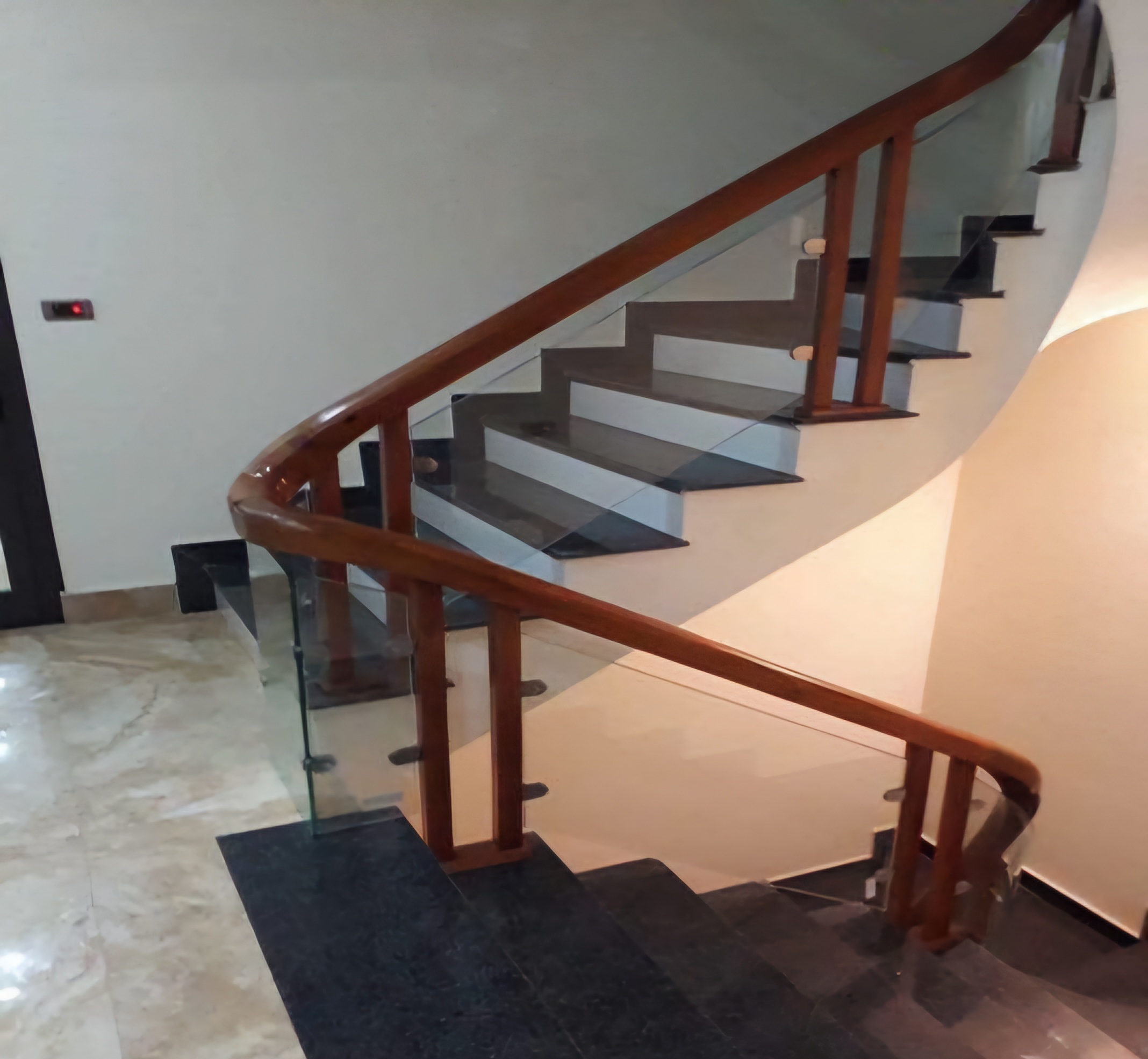 Cho thuê nhà, 193m2_ 5T; Lạc Long Quân, Võ Chí Công, Nguyễn Hoàng Tôn