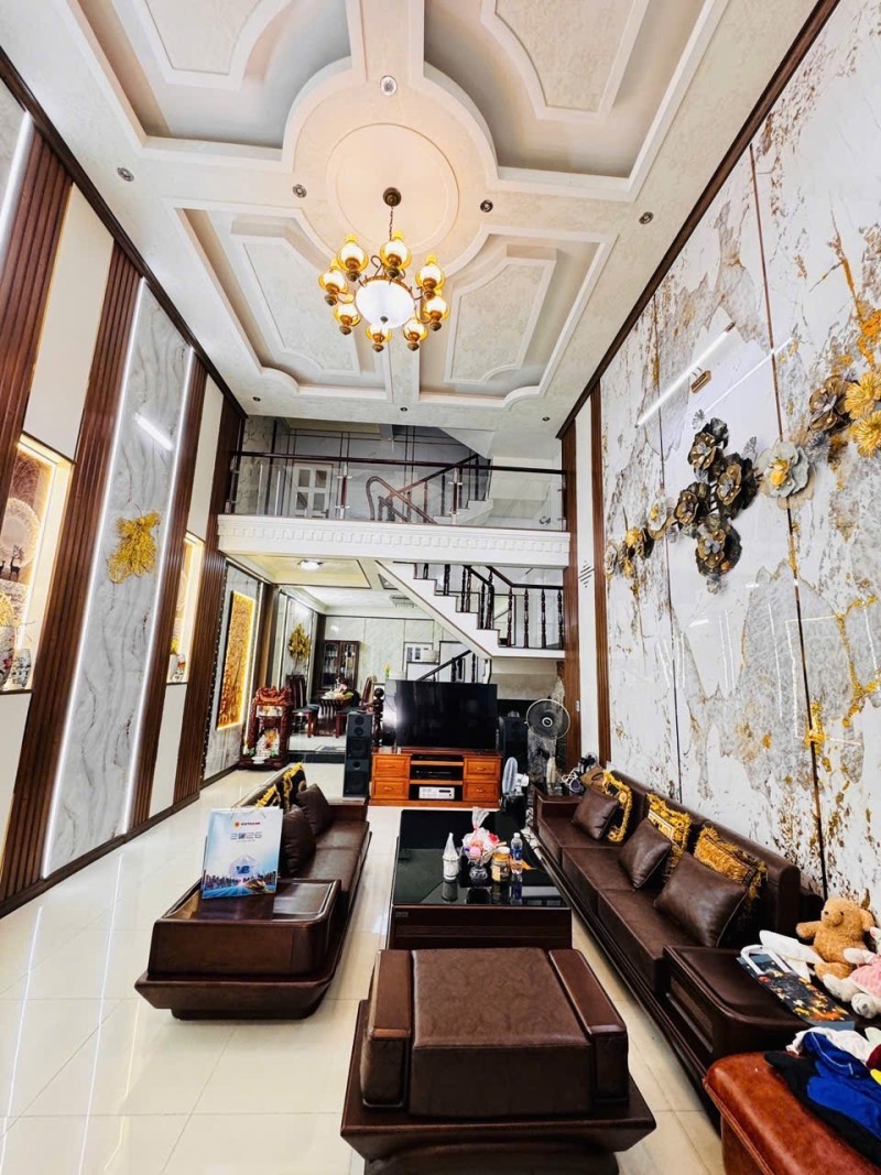 Bán nhà ĐẸP 100m² 3 Tầng Dĩ An,SHR đường nhựa 2 ô tô,gần Vincom Dĩ An