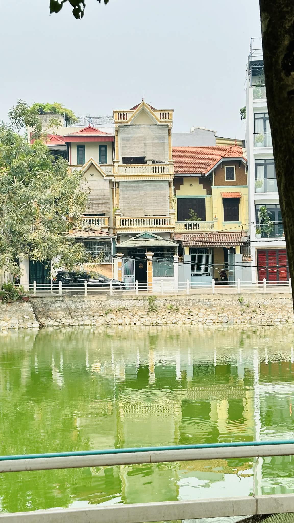 bán nhà mặt hồ, 130m, MT 6.5m, ôtô tránh full thổ cư