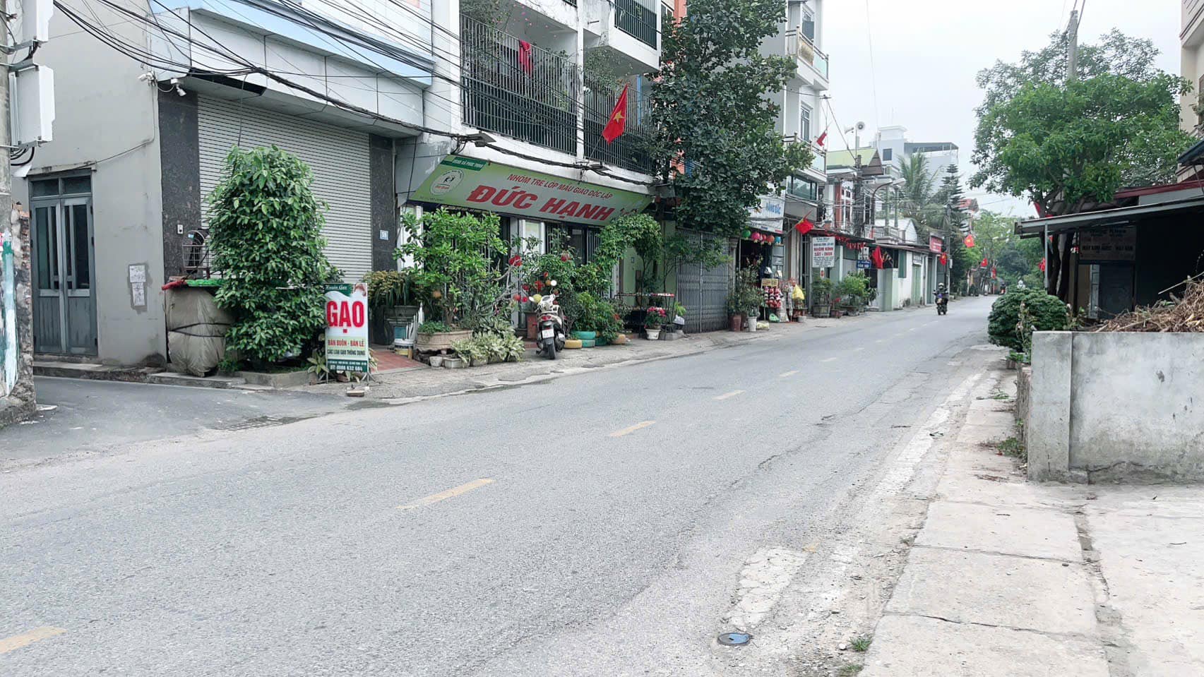 HÀNG HIẾM – ĐẤU GIÁ SÁP MAI – VỈA HÈ – Ô TÔ TRÁNH  Diện tích: 69m² Mt 5m. vuông đẹp,