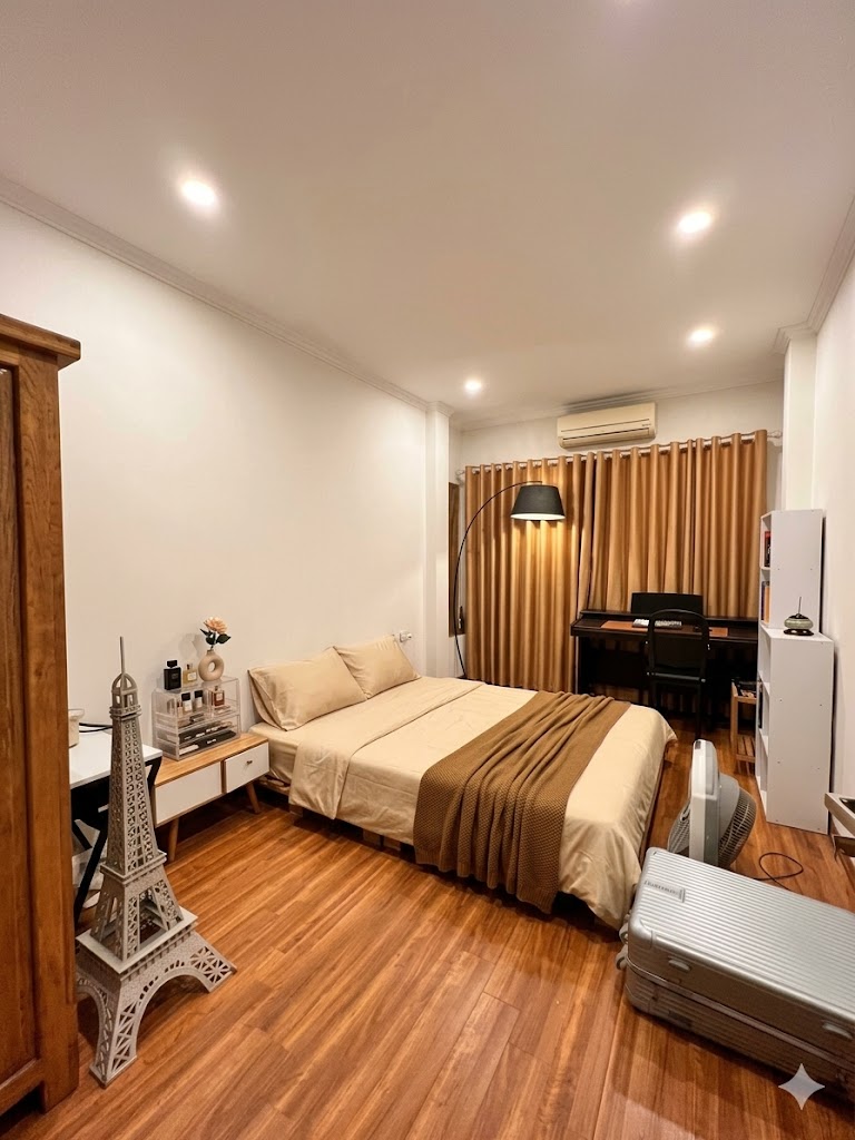 Nhà gần Võng Thị Tây Hồ ngõ thông – 3 phút hồ – hướng đẹp – 3 gác vào nhà – ở thích