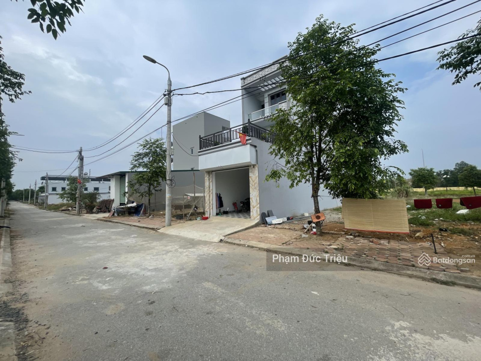 BÁN GẤP LÔ GÓC SIÊU PHẨM TẠI TÁI ĐỊNH CƯ VAI RÉO SÁT NGÃ TƯ HOÀ LẠC