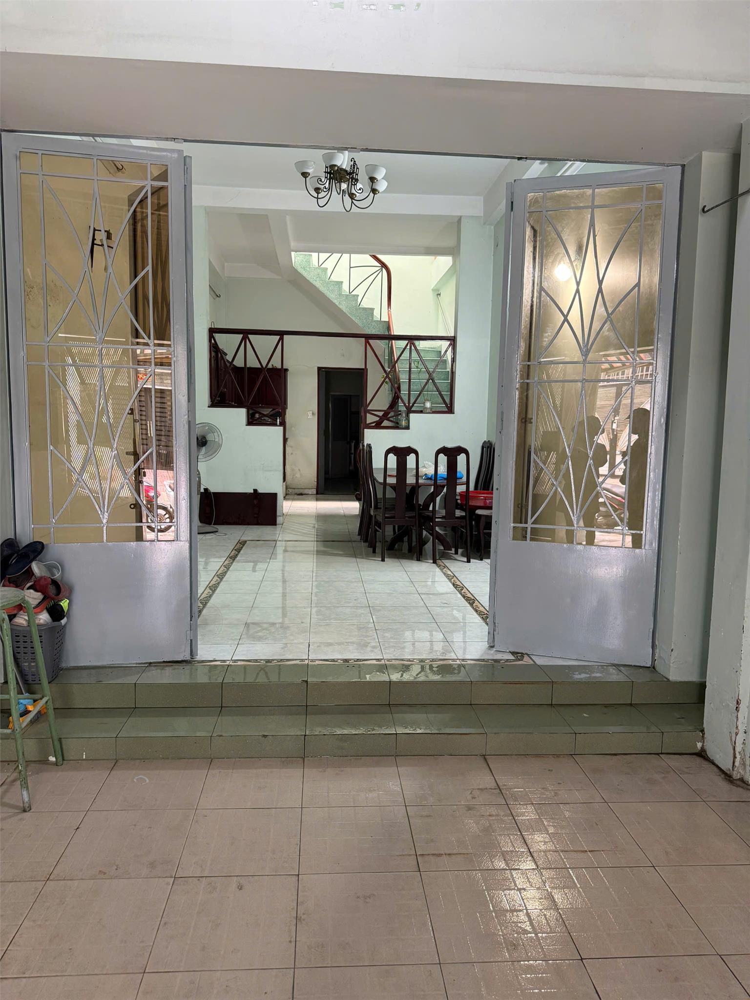 GIA ĐÌNH VỀ QUÊ MỞ XƯỞNG CẦN CHO THUÊ NHÀ MẶT TIỀN QUẬN 7 HỒ CHÍ MINH