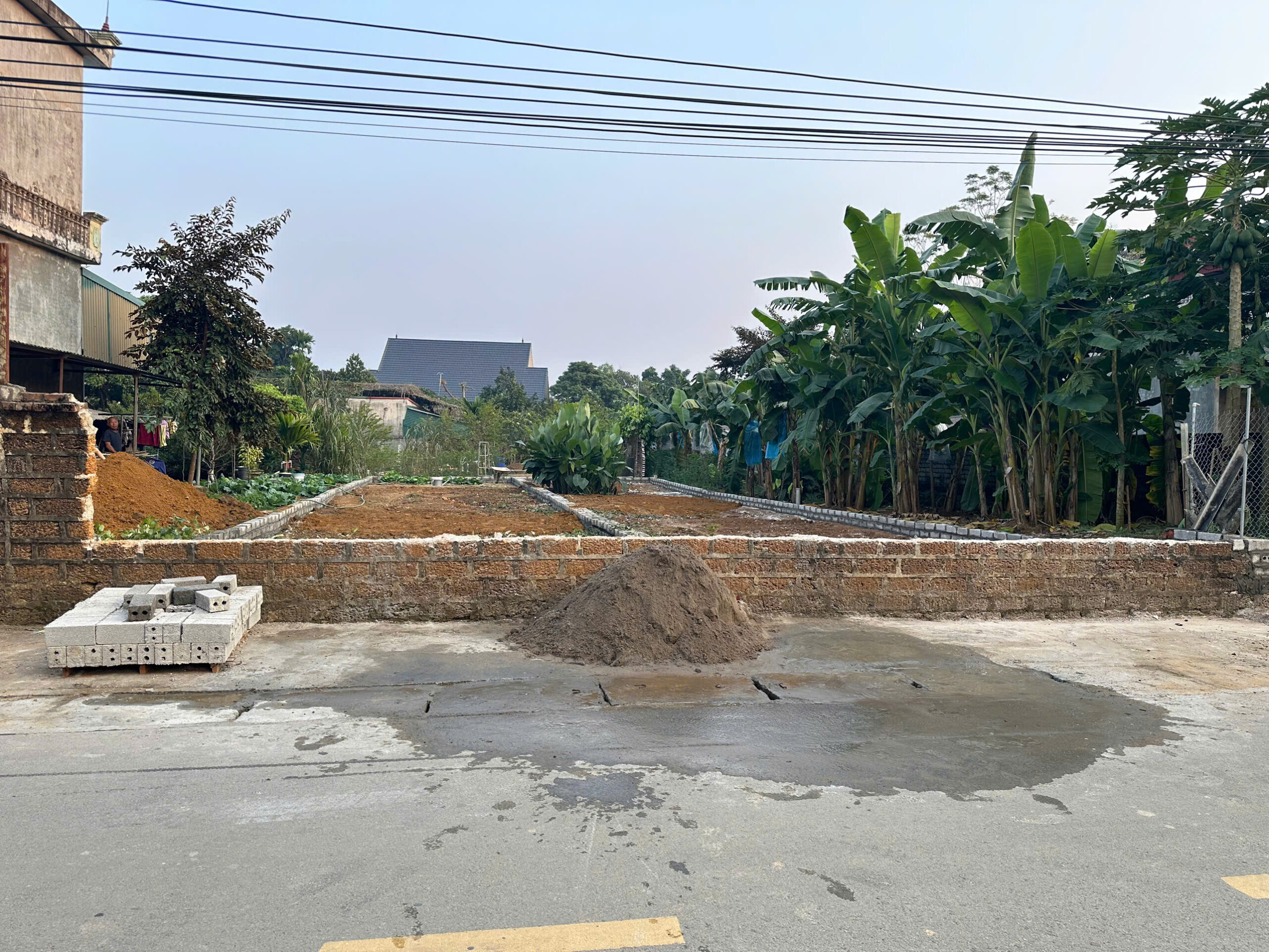 BÁN NHANH LÔ ĐẤT 100M2 SÁT NGÃ TƯ LỤC QUÂN – CÁCH QL21 CHỈ 150M