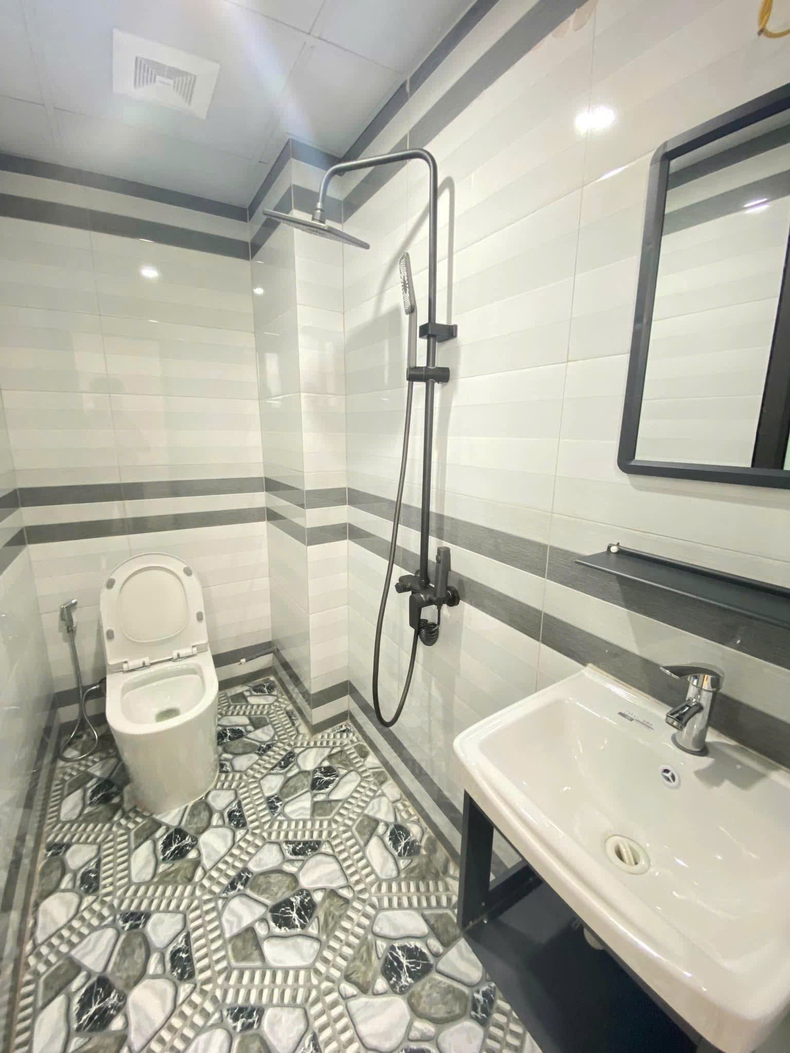 Tôi cho thuê nhà mới, Lê Trọng Tấn, Hoàng Văn Thái,, 84m2x 4,5T -28 tr